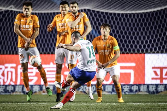 乔治37分快船克灰熊3连胜 76人大胜国王止连败